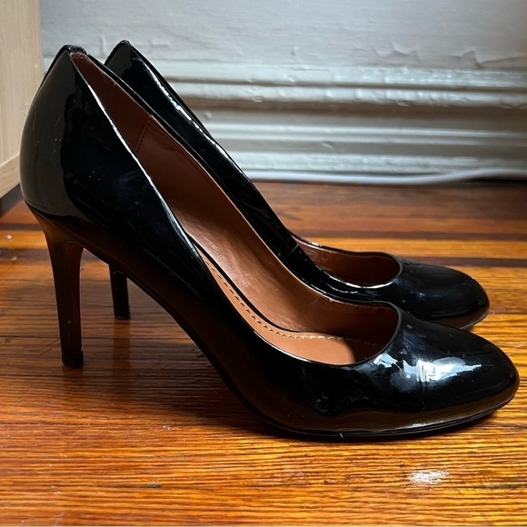 Coach Almond-toe Black Patent Leather Pumps, 6.5M - Picture 11 of 16